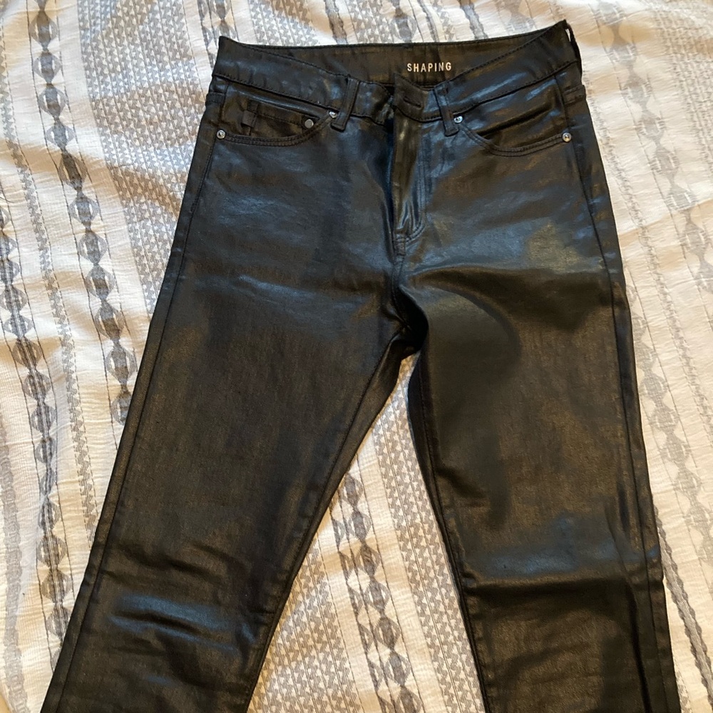 Shinny black coated skinny pants/jeans from h&m